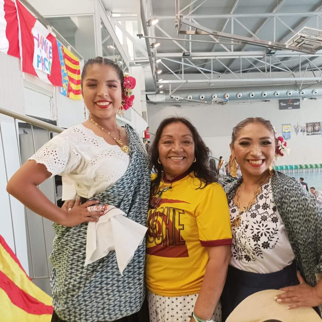 TRES MAESTRAS JUNTAS- APRENDA MARINERA EN MADRID